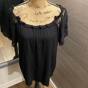 Cute top with lace sleeves